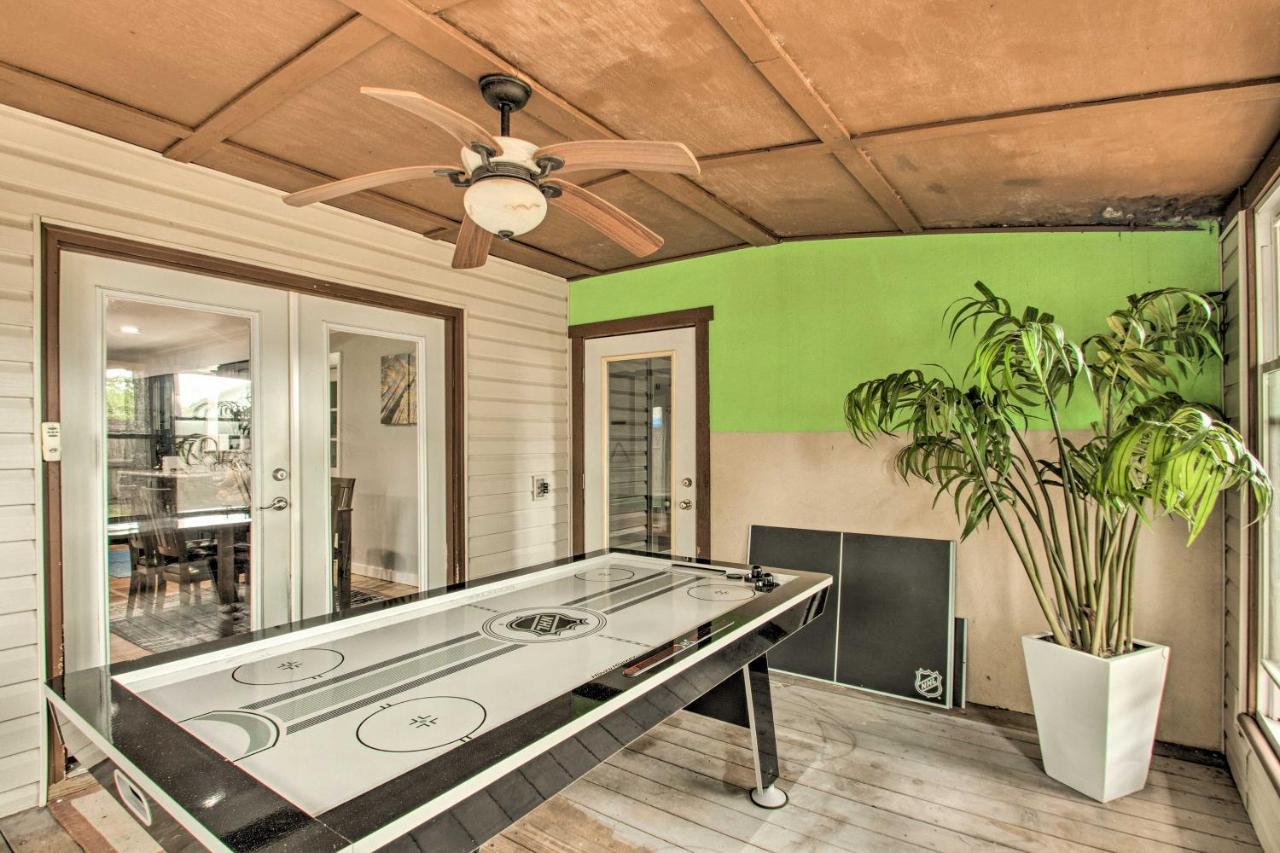 2-Story Pensacola Home With Game Room And Private Yard Buitenkant foto