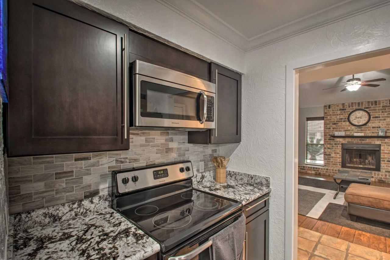 2-Story Pensacola Home With Game Room And Private Yard Buitenkant foto