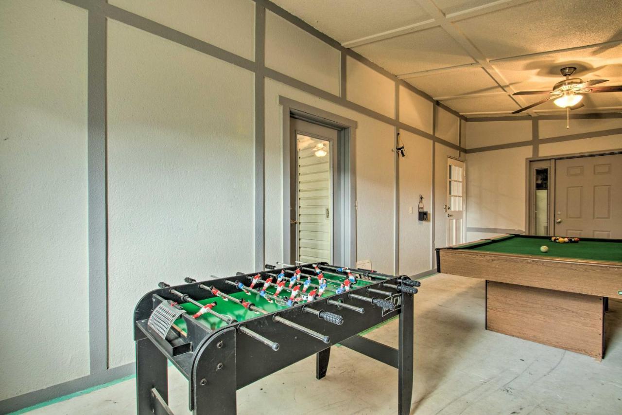 2-Story Pensacola Home With Game Room And Private Yard Buitenkant foto